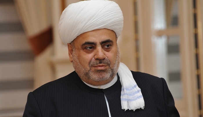 Sheikh-ul-Islam grants financial aid to Christian community